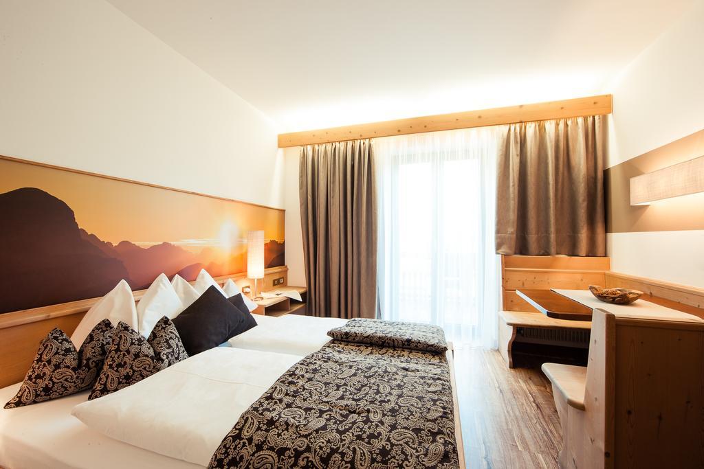 Siegi - Aparthotel & Retreat Parcines Ngoại thất bức ảnh